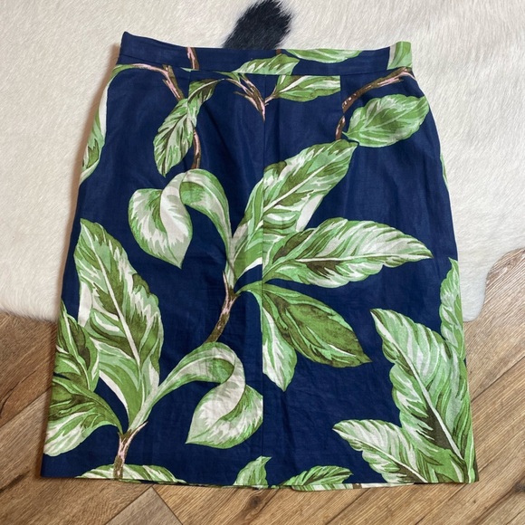 Ann Taylor Women's Skirt in a blue and green floral tropical print - Picture 8 of 8